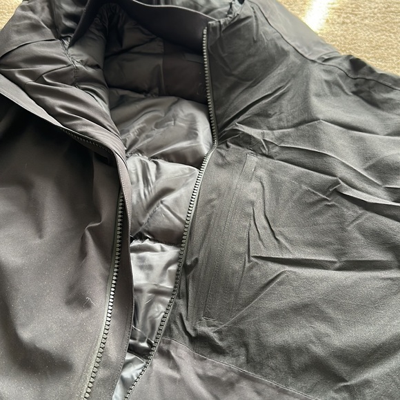 Lululemon Mens Puffer Jacket - Picture 2 of 5